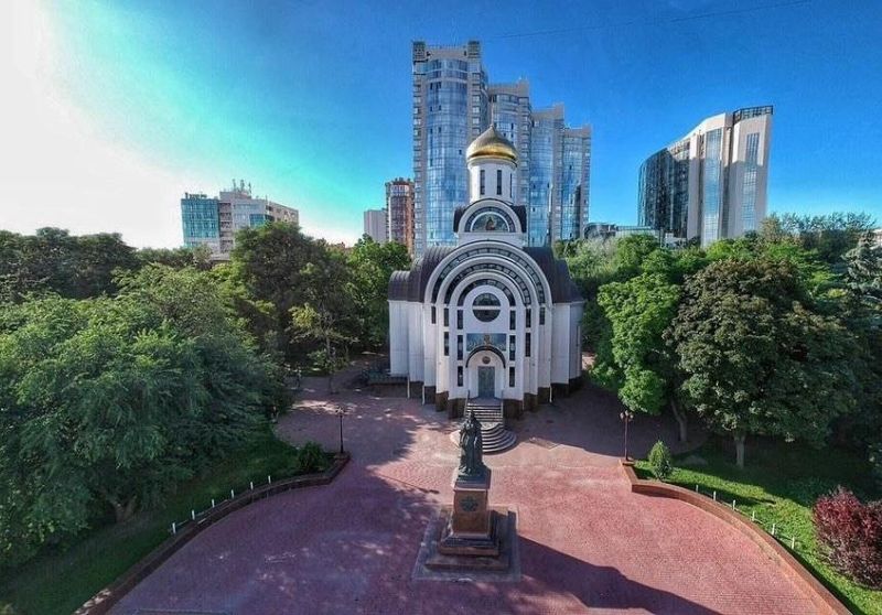 СКВЕР ИЛИ ХРАМ?..