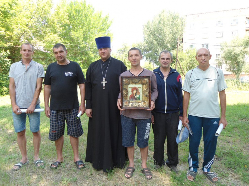 В наркологическом отделении № 2 г. Каменск-Шахтинский состоялась встреча протоиерея Вячеслава Лавлинского с пациентами