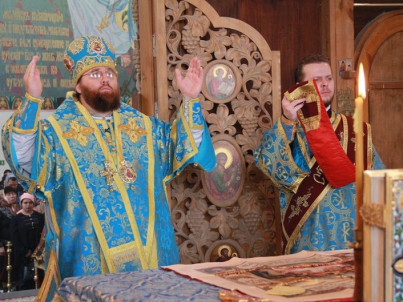 В праздник Благовещения Пресвятой Богородицы Преосвященнейший епископ Игнатий совершил Литургию в Покровском кафедральном соборе г. Шахты