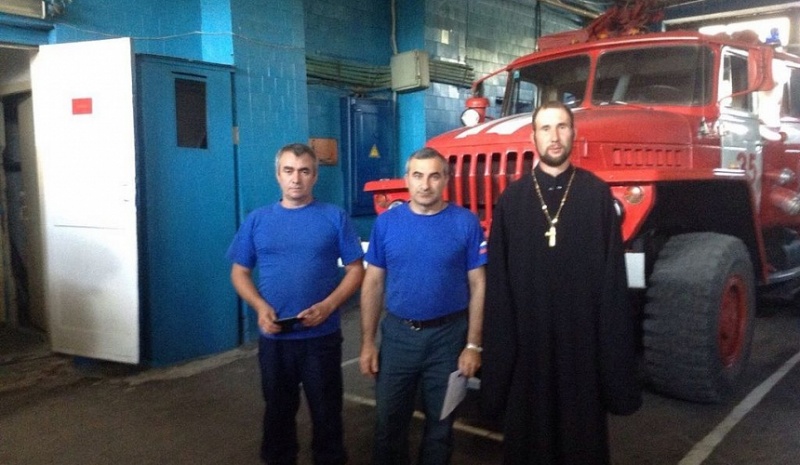 Священник Александровск-Грушевского благочиния встретился с начальником пожарно-спасательной части города Шахты