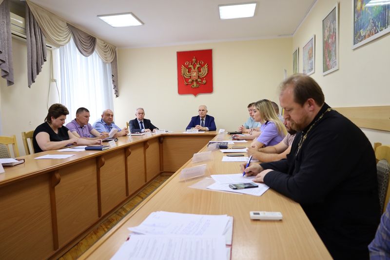 Протоиерей Роман Амплеев принял участие в заседании антинаркотической комиссии
