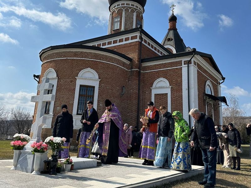 В 5-ю годовщину со дня представления ко Господу иеромонаха Димитрия (Королева) совершенно заупокойное богослужение 