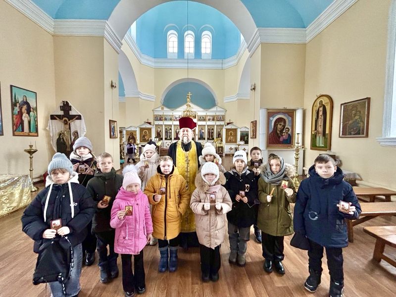 Встреча священника с учениками школы хутора Караичев