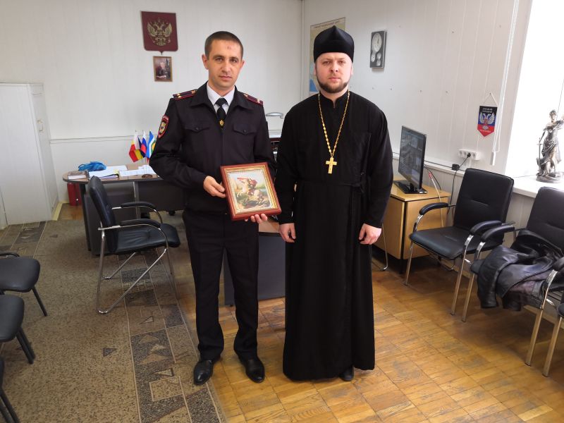 Благочинный приходов Кашарского округа иерей Георгий Грошев встретился с новым начальником полиции Кашарского района