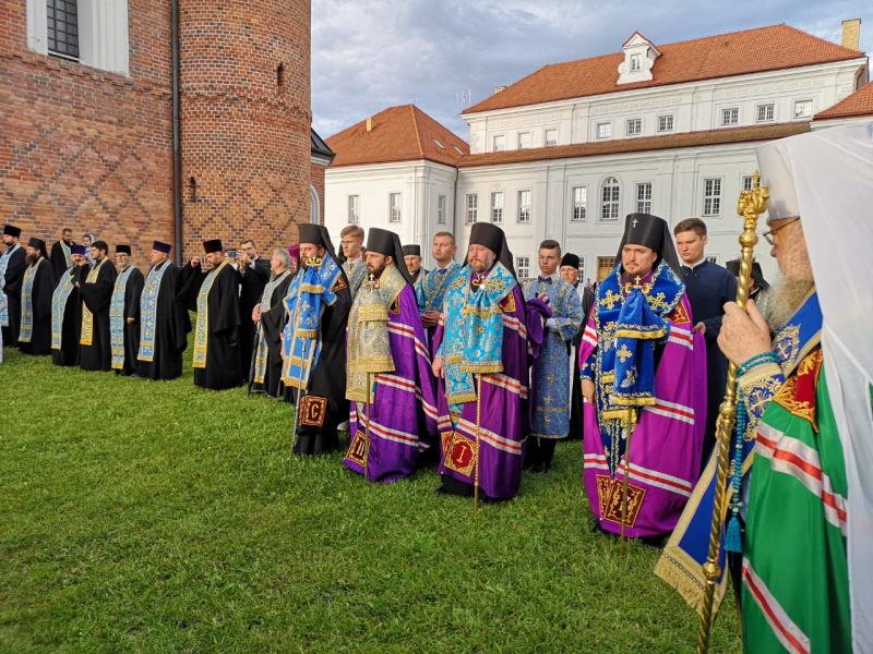 В Польше Преосвященнейший епископ Симон сослужил Блаженнейшему митрополиту Варшавскому и всея Польши Савве за всенощным бдением в Супрасльском монастыре
