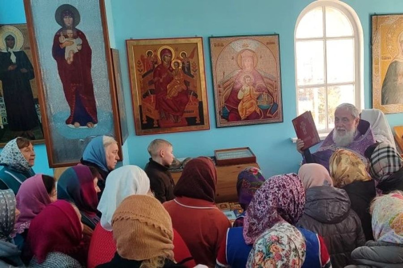 День православной книги отметили на приходе Сретенского храма станицы Базковской