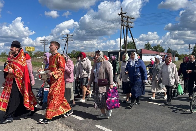 Пасхальный крестный ход вновь состоялся в станице Боковской