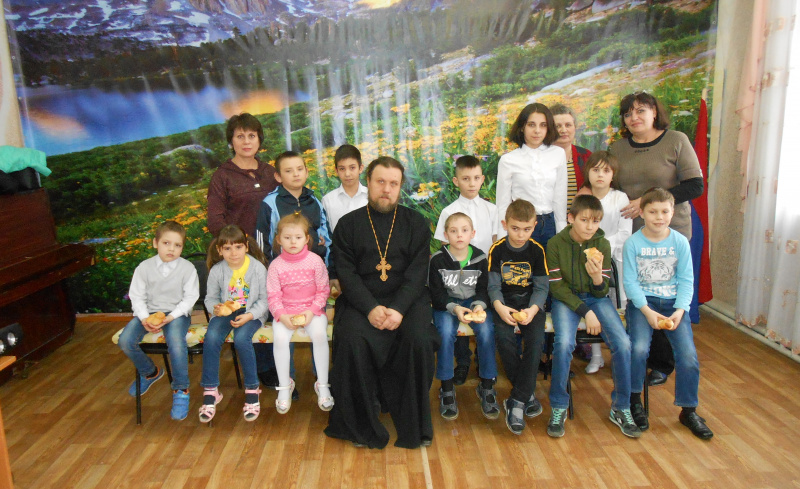 В г. Новошахтинске состоялась встреча иерея Сергия Артюшенко с воспитанниками социально-реабилитационного центра для несовершеннолетних