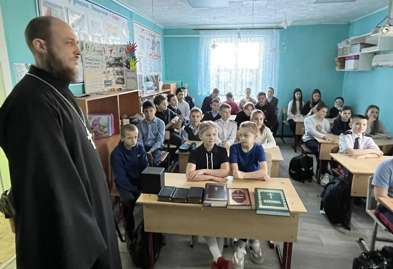 В казачьей школе поселка Ясный прошла встреча, посвященная Дню православной книги