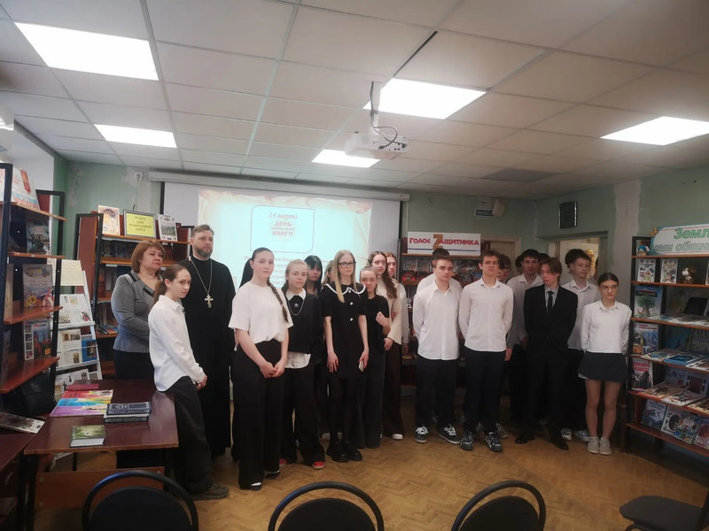 Беседа о главном: священник посетил гимназию №1 города Красный Сулин в преддверии Дня православной книги