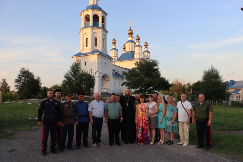 Встреча казаков станицы Мало-Несветаевской с духовником и окружным атаманом Черкасского округа состоялась в храме Донской иконы Богородицы г. Новошахтинска