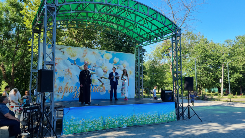 Благочинный Зверево-Никольского округа поздравил жителей города с Днем семьи, любви и верности