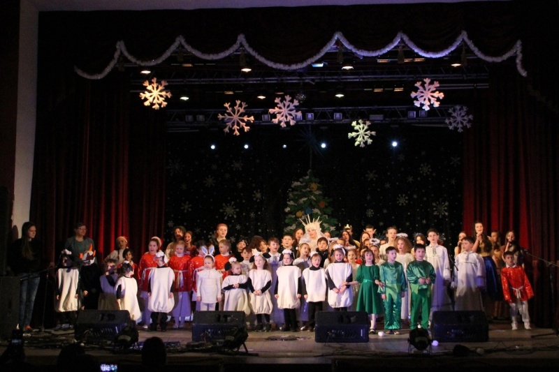 Воспитанники инклюзивного театра «Воскресение» храма великомученика Пантелеимона г. Гуково порадовали зрителей премьерным показом спектакля «Снежная королева»