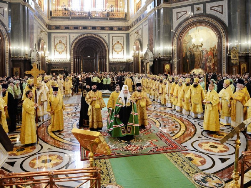 Святейшему Патриарху Московскому и всея Руси Кириллу за Божественной литургией в храме Христа Спасителя сослужил епископ Шахтинский и Миллеровский Симон