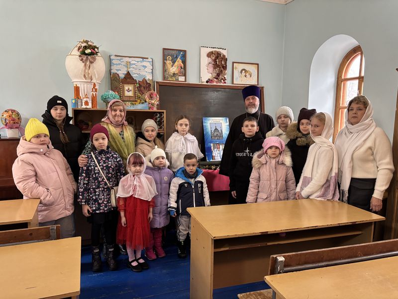 В здании Воскресной школы храма святителя Николая станицы Багаевской состоялось открытие Уголка боевой доблести и воинской славы