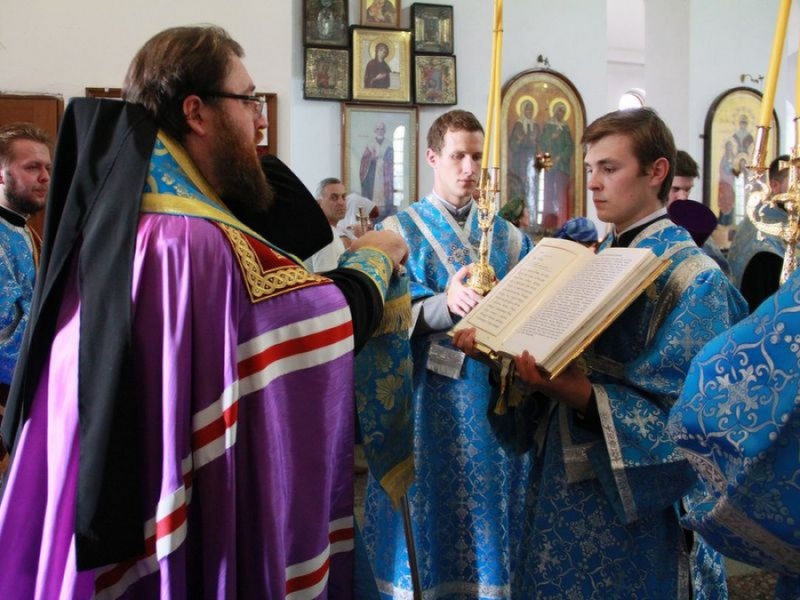 Управляющий Шахтинской епархией епископ Игнатий совершил всенощное бдение накануне праздника Успения Пресвятой Богородицы