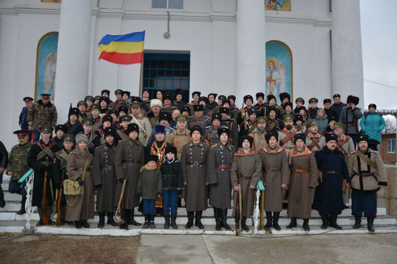 Успенский храм станицы Калитвенской посетили преподаватели и кадеты Шахтинского казачьего кадетского корпуса им. Я.П. Бакланова во главе с атаманом Всевеликого Войска Донского В.А. Бобыльченко
