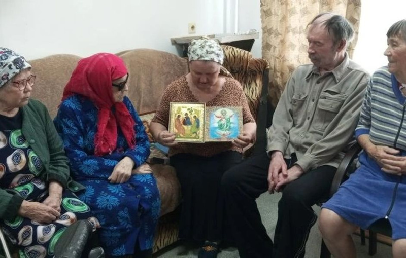 В доме престарелых посёлка Садовый прошли беседы о Дне Святого Духа и Владимирской иконе Божией Матери