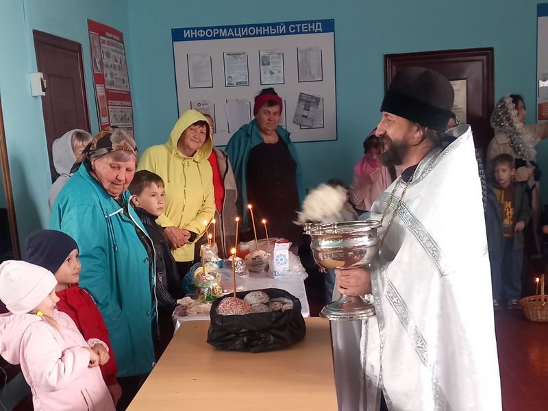 В хуторе Табунщиково и Горненском психоинтернате освятили пасхальные куличи