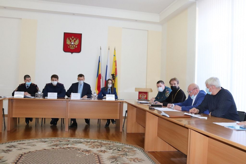 Благочинный приходов Александровск-Грушевского округа принял участие в заседании постоянно действующего координационного совещания по обеспечению правопорядка в г. Шахты