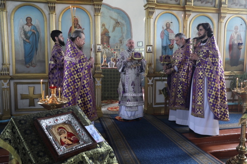 В Неделю преподобной Марии Египетской Преосвященнейший епископ Симон совершил Божественную литургию в храме святителя Николая хутора Богданов