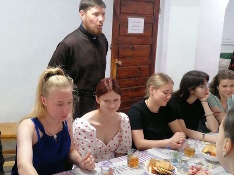 Духовная беседа за чаепитием прошла в храме Архистратига Михаила станицы Вешенской