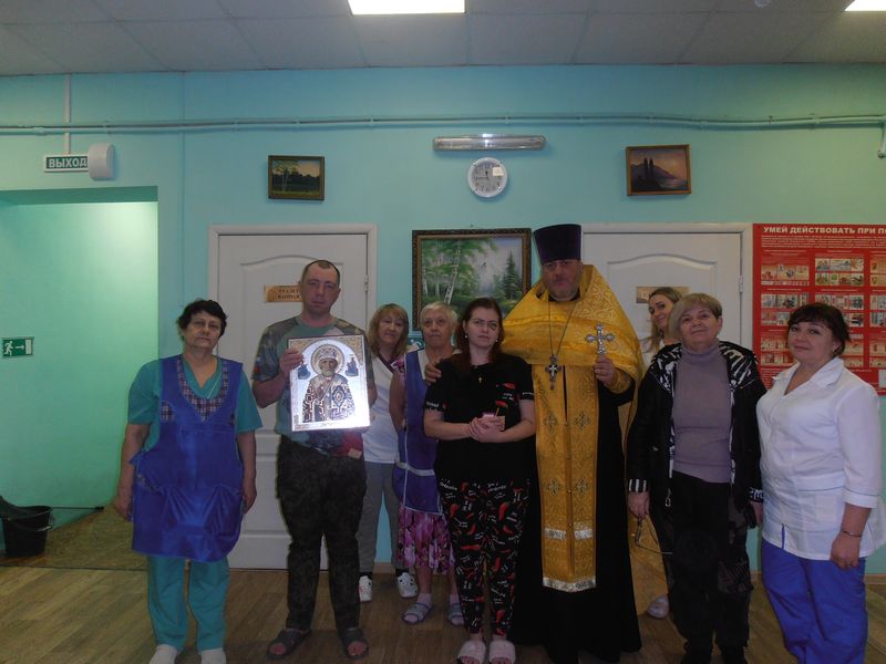 Святителю Николаю молились в наркологическом отделении Каменска-Шахтинского