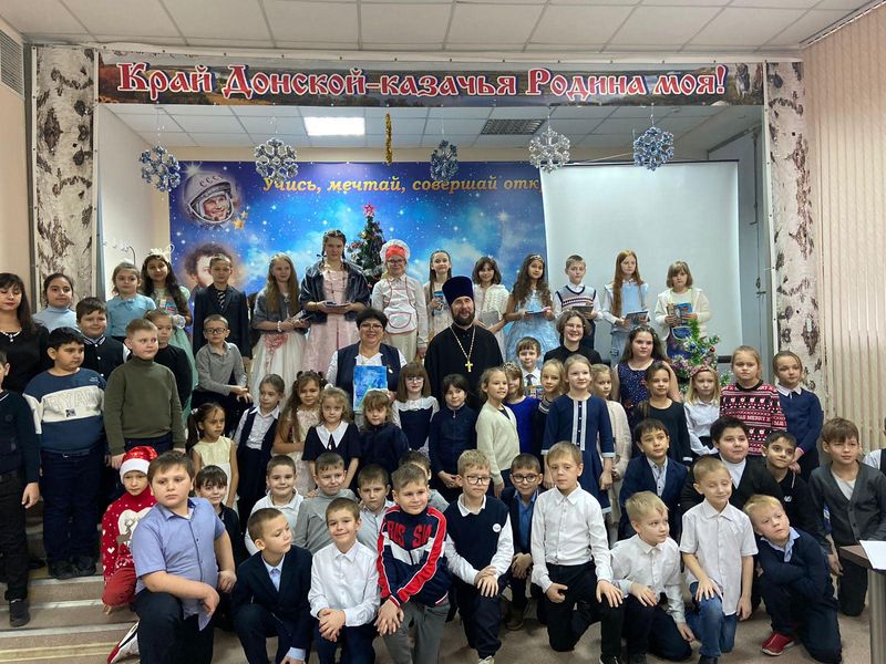 В рамках сотрудничества школы № 14 и храма святого благоверного князя Александра Невского состоялся концерт, посвященный Рождеству Христову