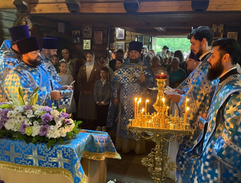 Приход Одигитриевской иконы Божией Матери пос. Таловый соборно отметил храмовый праздник