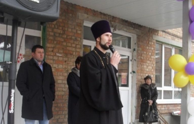 Священник Александровск-Грушевского благочиния принял участие в праздничном мероприятии, посвящённом Масленице