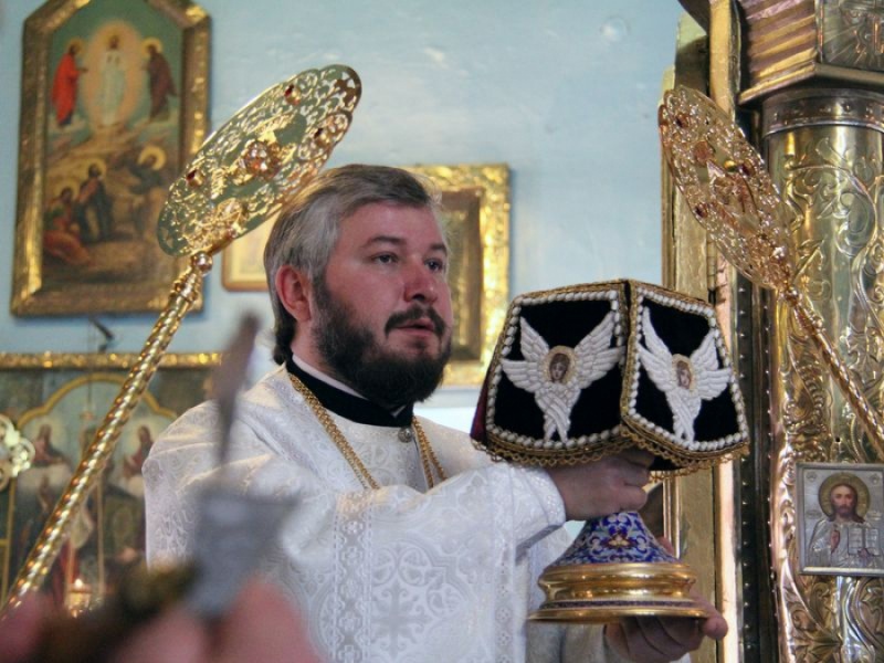 Архиерей Шахтинской епархии епископ Симон совершил Божественную литургию в храме Покрова Пресвятой Богородицы г. Шахты