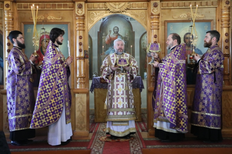 В поминальную субботу Преосвященнейший епископ Симон совершил богослужение в храме великомученика Пантелеимона города Миллерово