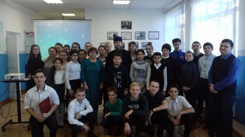 Протоиерей Роман Мясников посетил открытый урок по основам православной культуры в школе пос. Садовый, посвященный святой Ксении Петербургской