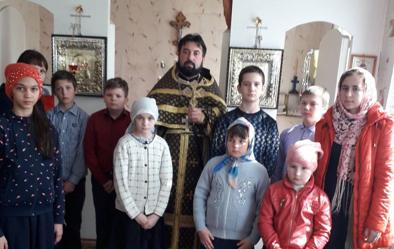 В молитвенном доме в честь святого благоверного князя Александра Невского с. Верхнесвечниково состоялась Божественная литургия, которую посетили учащиеся школы вместе с директором школы Евлаховой Е. Ю.