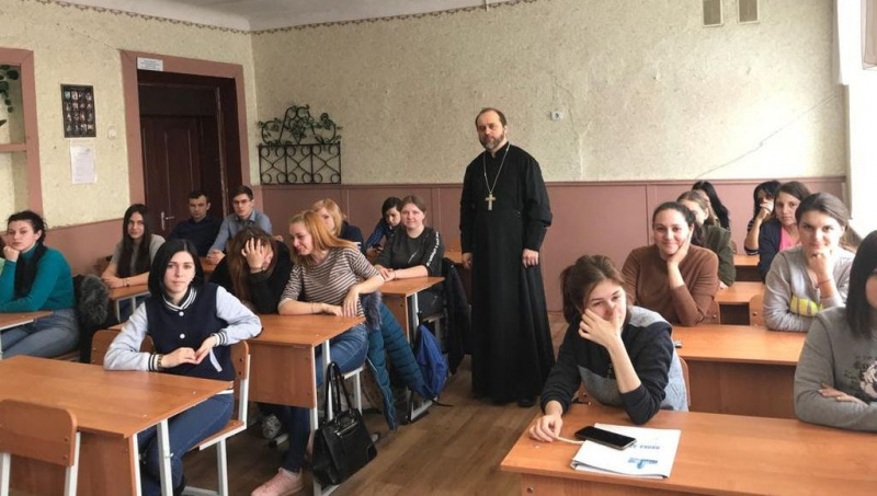 Иеромонах Димитрий (Яроцкий) посетил казачий кадетский техникум г. Миллерово