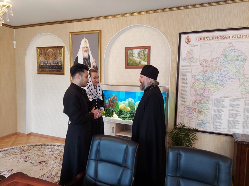 Преосвященнейший епископ Симон благословил семинариста и его избранницу на создание семьи