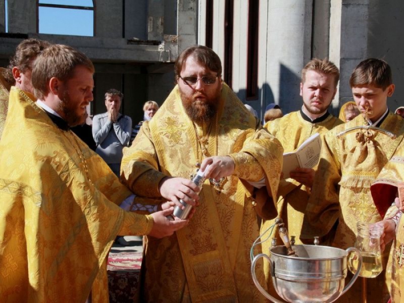 Правящий архиерей Шахтинской епархии епископ Игнатий совершил первую Литургию под открытым небом