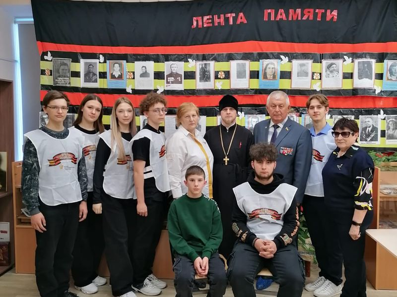 Благочинный Зверево-Никольского округа Димитрий Дяур и ветеран Афганистана провели Урок Мужества в школе №5 города Зверево