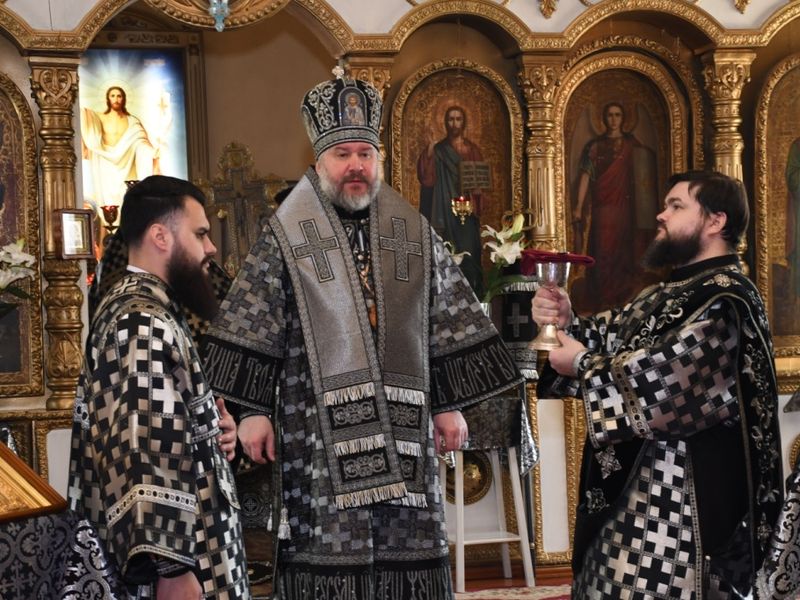 Преосвященнейший епископ Симон посетил с архипастырским визитом приход великомученика Пантелеимона поселка Глубокий  