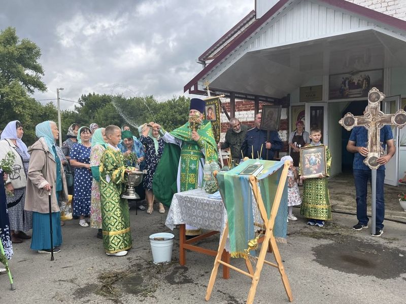 В День Святого Духа прихожане Свято-Духовского храма хутора Грачев отметили 10-й престольный праздник