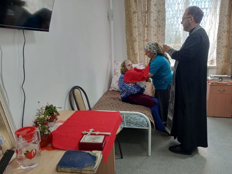 Протоиерей Роман Мясников в начале Страстной Седмицы посетил дом престарелых