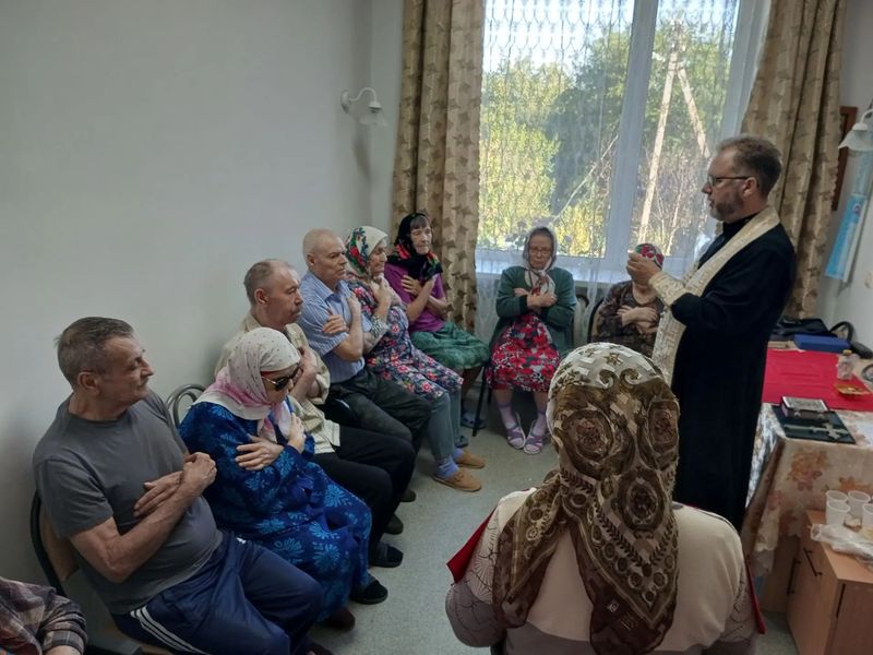 Таинство Причастия в доме престарелых поселка Садовый