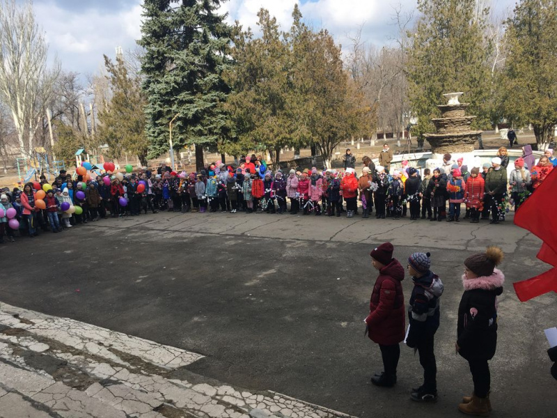 Иеромонах Никон посетил митинг, посвященный юбилею вхождения Крыма в состав России в г. Красный Сулин