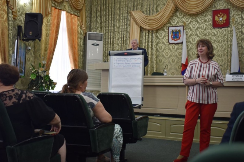 В Октябрьском районе состоялся тренинг для муниципальных служащих