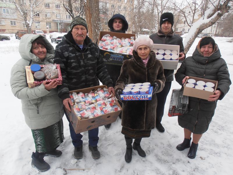 Акция милосердия: прихожане Каменск-Шахтинского храма помогли бездомным