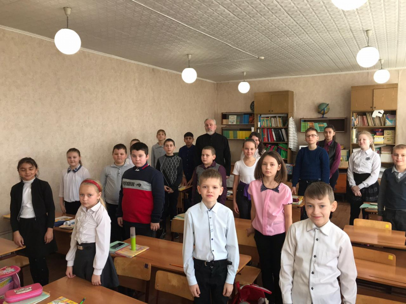Миссионерская, просветительская встреча, посвящённая православной книге, прошла в МБУ СОШ №4 богоспасаемого града Новошахтинска