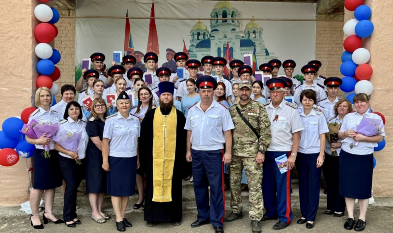 В Каменске-Шахтинском состоялось вручение аттестатов выпускникам Каменского генерала Ф.П. Денисова казачьего кадетского корпуса