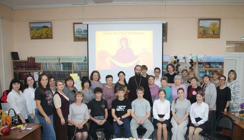 Под небом голубым: Праздник Покрова Пресвятой Богородицы объединил творчество и веру