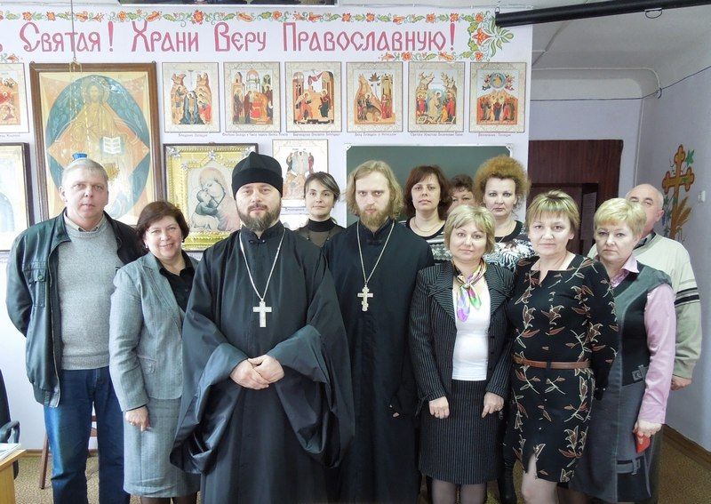 Священники Пантелеимоновского храма встретились с преподавателями кадетского училища г. Миллерово