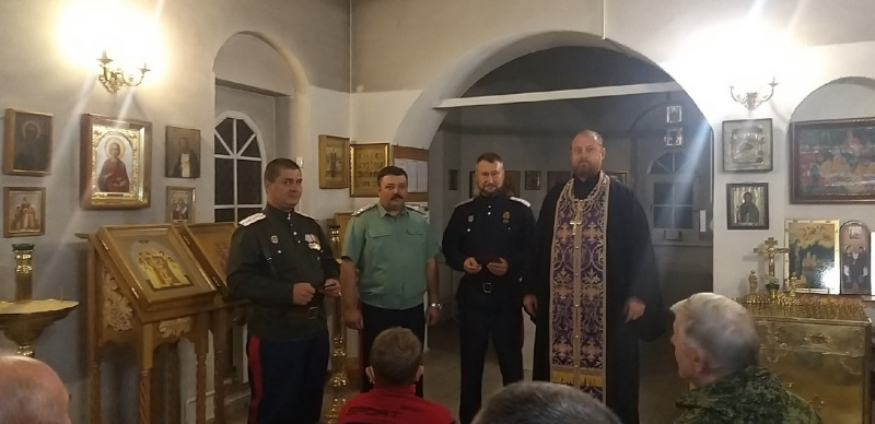 В Донском храме г. Новошахтинска состоялась встреча протоиерея Романа Амплеева и казаков станицы Мало-Несветаевская